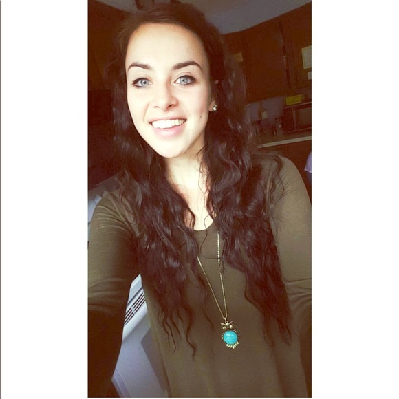 Meet your Posher, Cassandra - Picture 1 of 1
